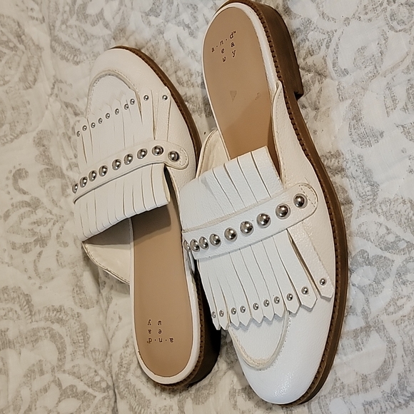 Shoes - Picture 6 of 7